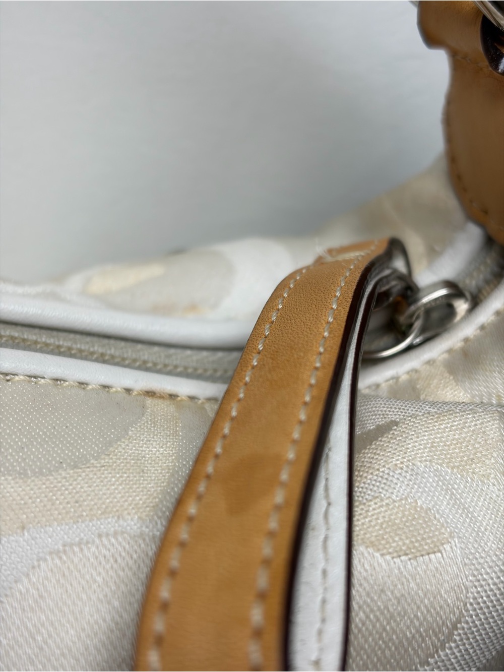 Vintage 2005 Coach Optic Signature Monogram Bumblebee Pouch Cream/ White Silver - Picture 7 of 15